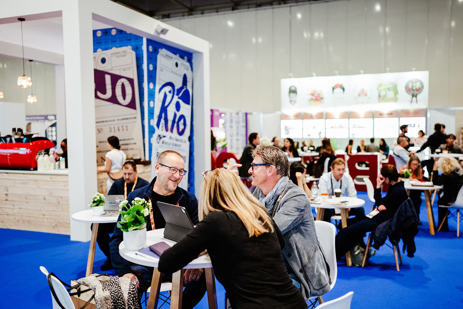 Brand & lifestyle bar