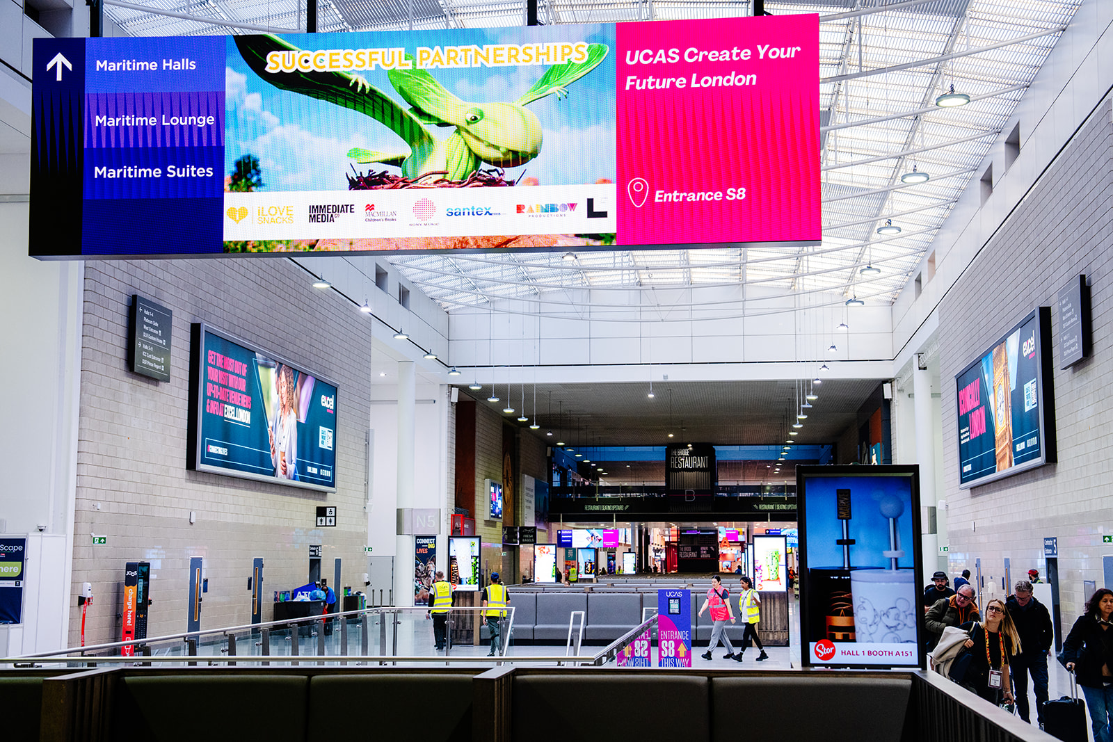 Central boulevard screen