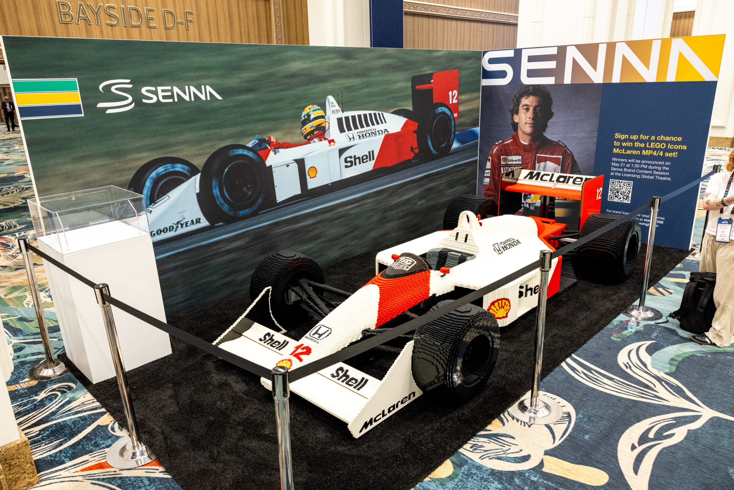 Senna brands lobby display